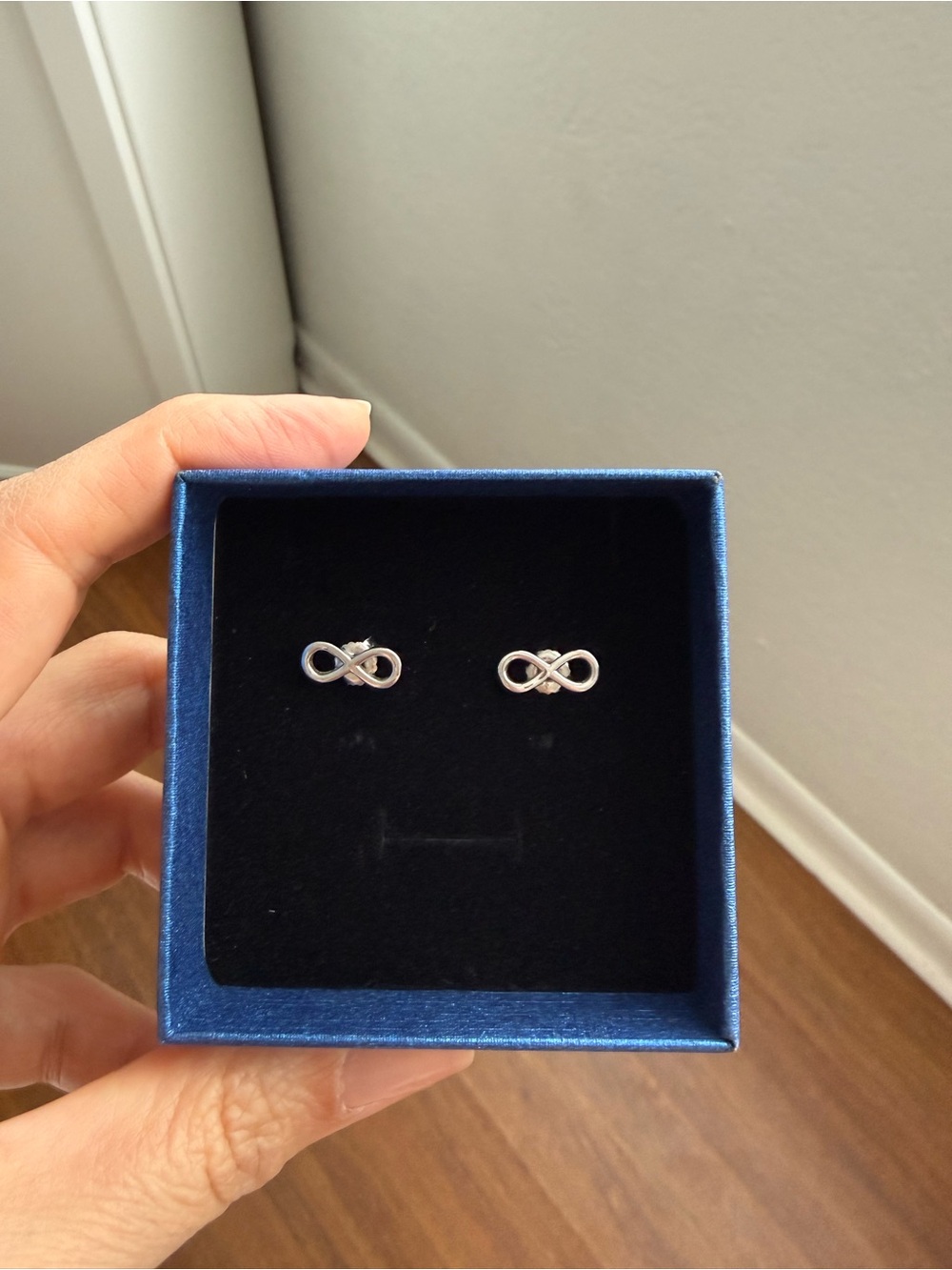 Sterling 925 Silver Infinity Stud Earrings - Silver
